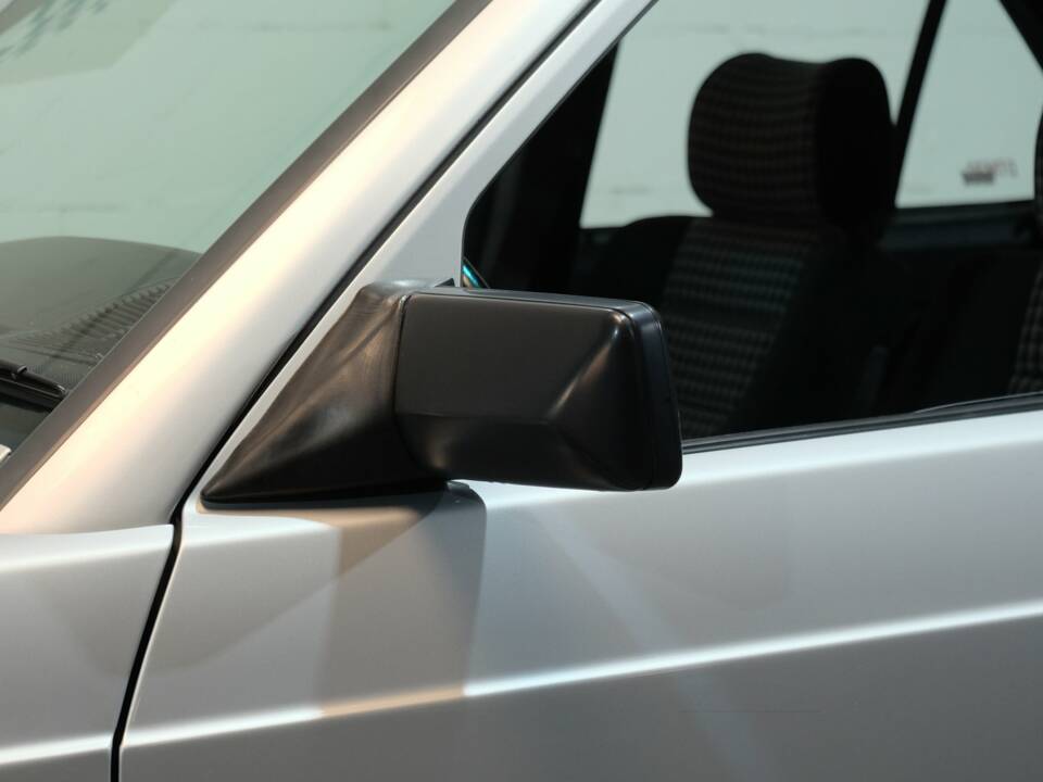 Bild 21/32 von Mercedes-Benz 190 E 1.8 (1991)