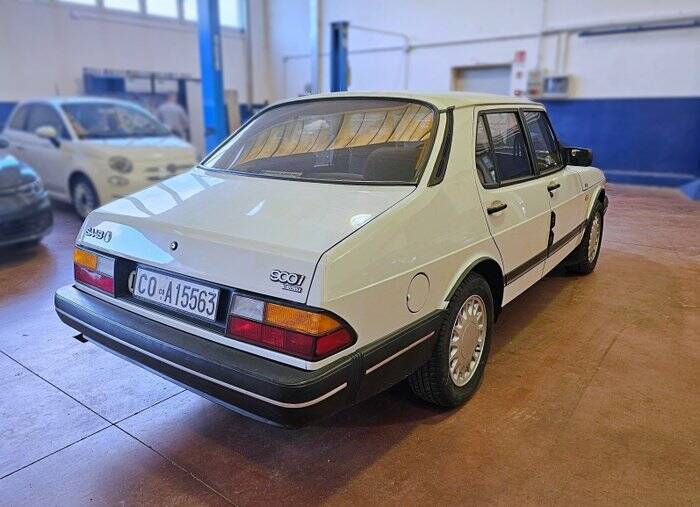 Bild 3/7 von Saab 900 2.0i 16V (1989)