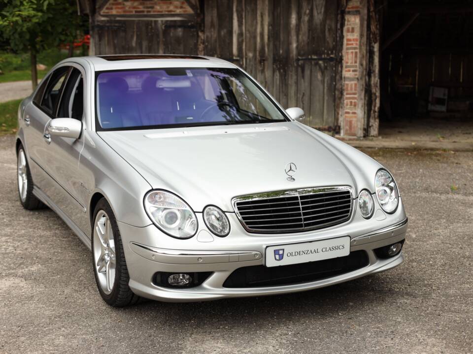 Image 3/72 of Mercedes-Benz E 55 AMG (2002)