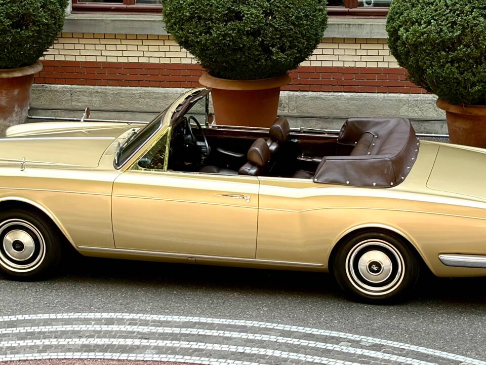Image 3/17 of Rolls-Royce Corniche I (1976)