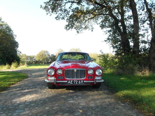 Image 6/52 of Jaguar XJ 6 2.8 (1971)