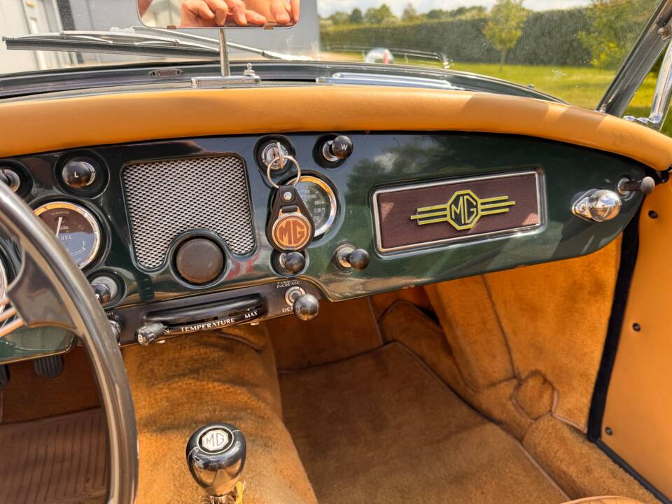 Image 33/79 of MG MGA 1600 (1961)