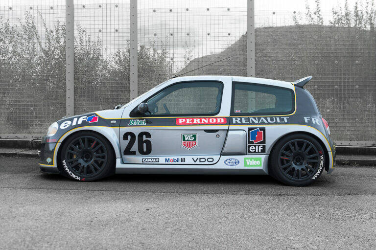 Bild 9/21 von Renault Clio II V6 (2002)