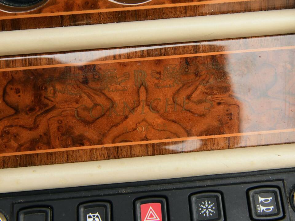 Image 36/50 of Rolls-Royce Corniche S (1995)