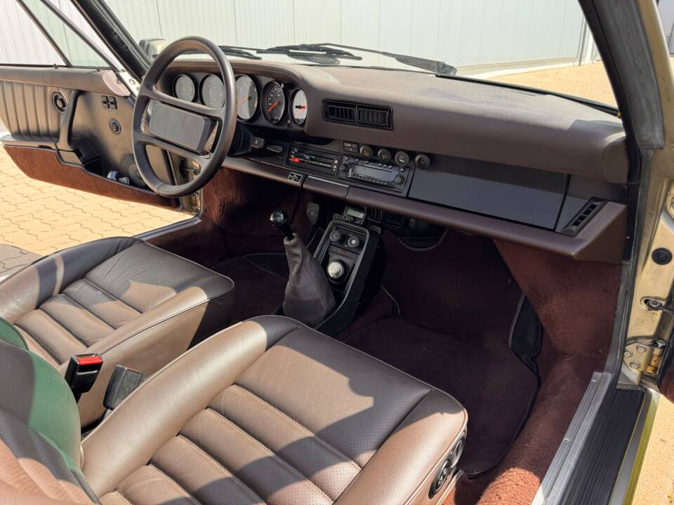 Image 50/88 of Porsche 911 Carrera 3.2 (1985)