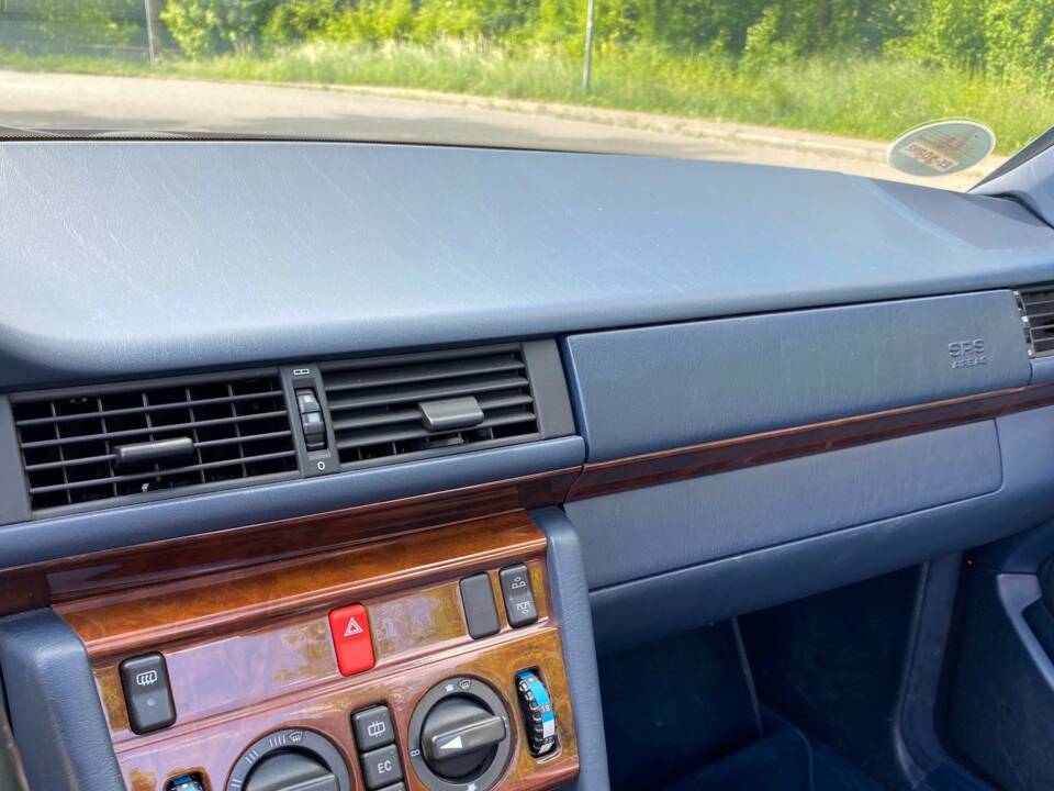 Image 29/31 of Mercedes-Benz E 220 (1994)