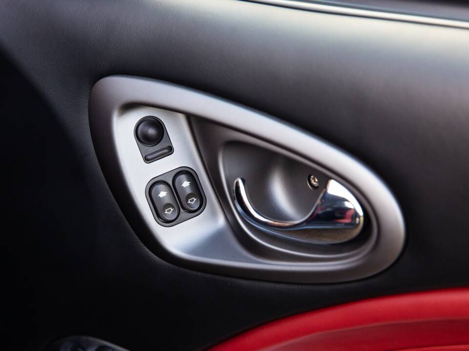 Image 72/92 of Aston Martin V12 Vanquish S (2007)