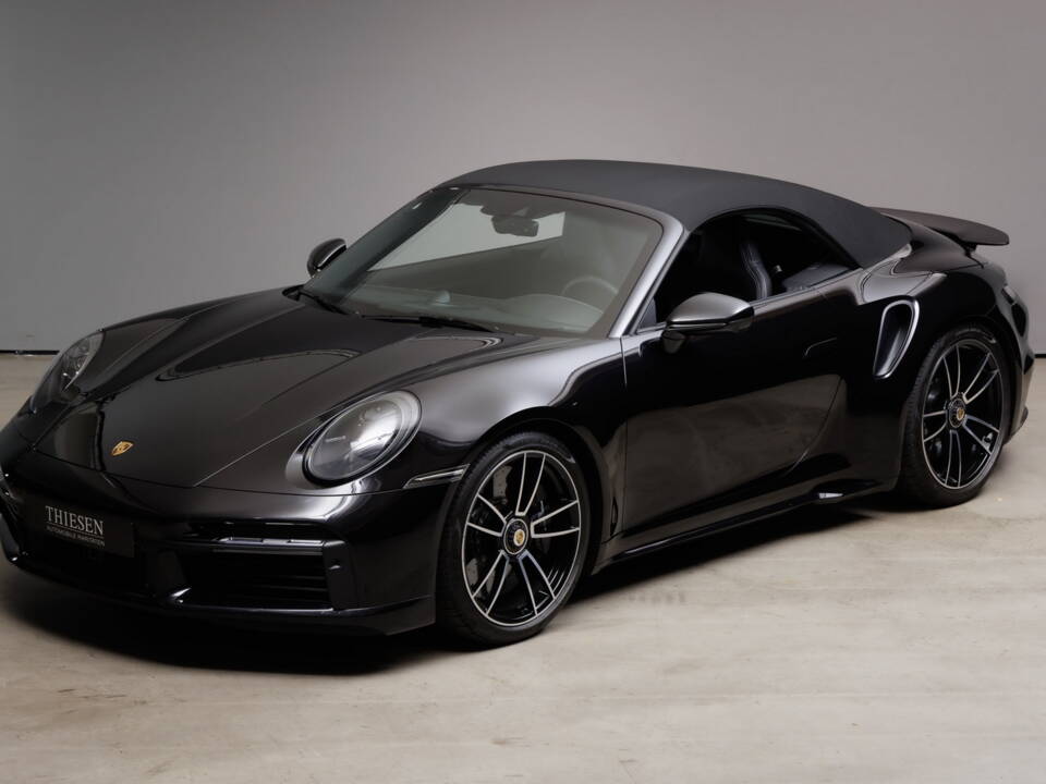 Image 2/37 of Porsche 911 Turbo S (2024)