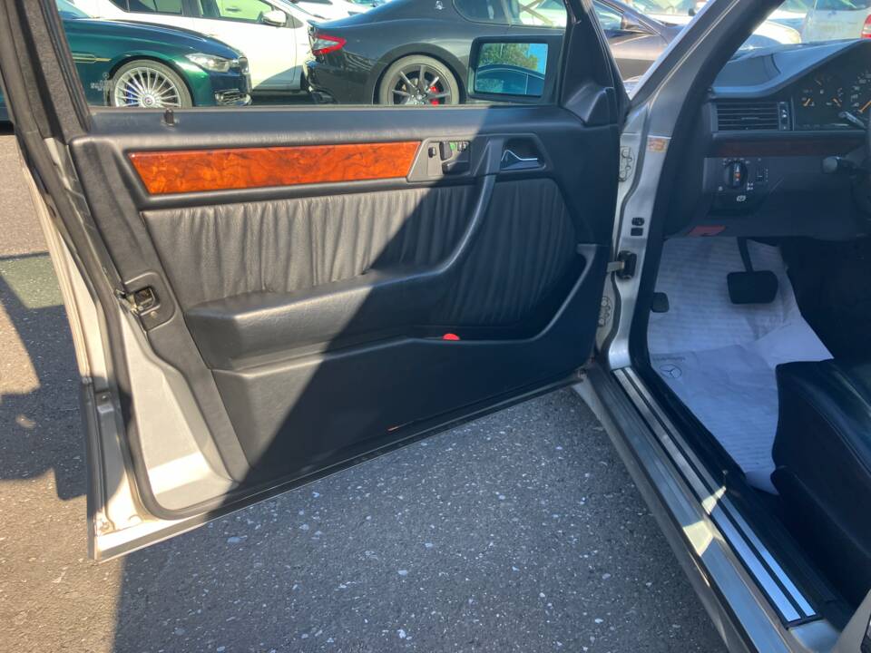 Immagine 12/44 di Mercedes-Benz E 500 (1993)