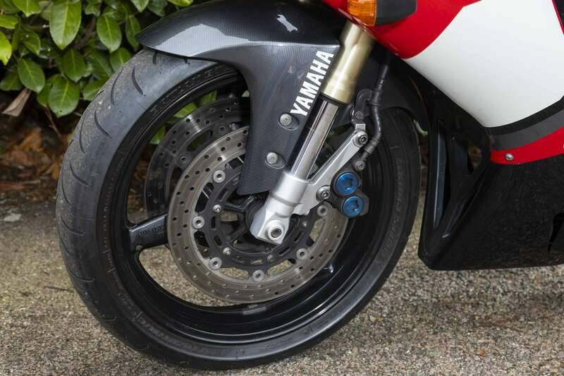 Image 27/33 of Yamaha YZF-R1 (2001)