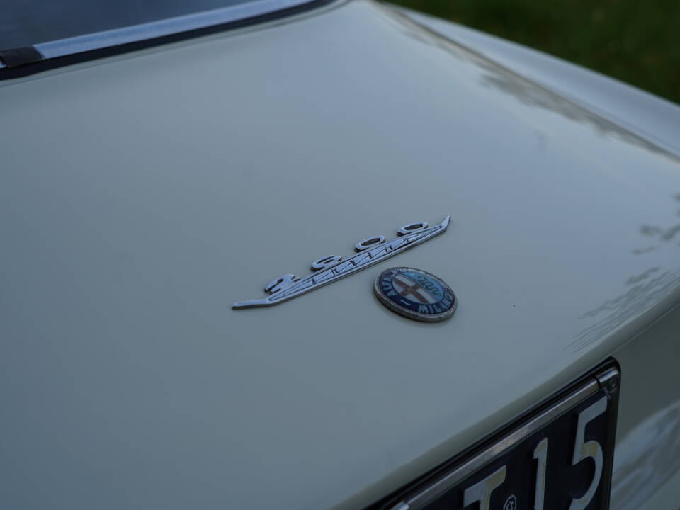 Image 21/32 of Alfa Romeo 2600 Sprint (1963)