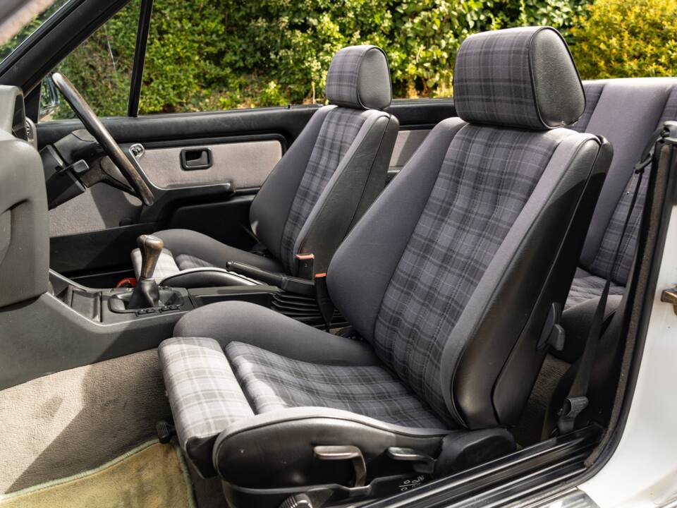 Afbeelding 44/48 van BMW 325i (1990)