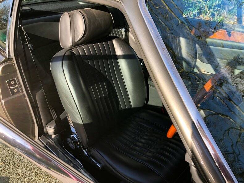 Image 14/34 of Aston Martin V8 Vantage (1987)