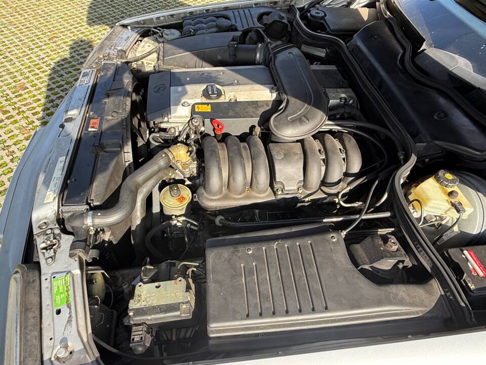 Image 17/29 de Mercedes-Benz SL 280 (1996)