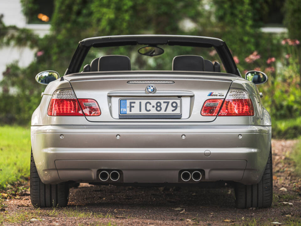 Image 12/52 of BMW M3 (2004)