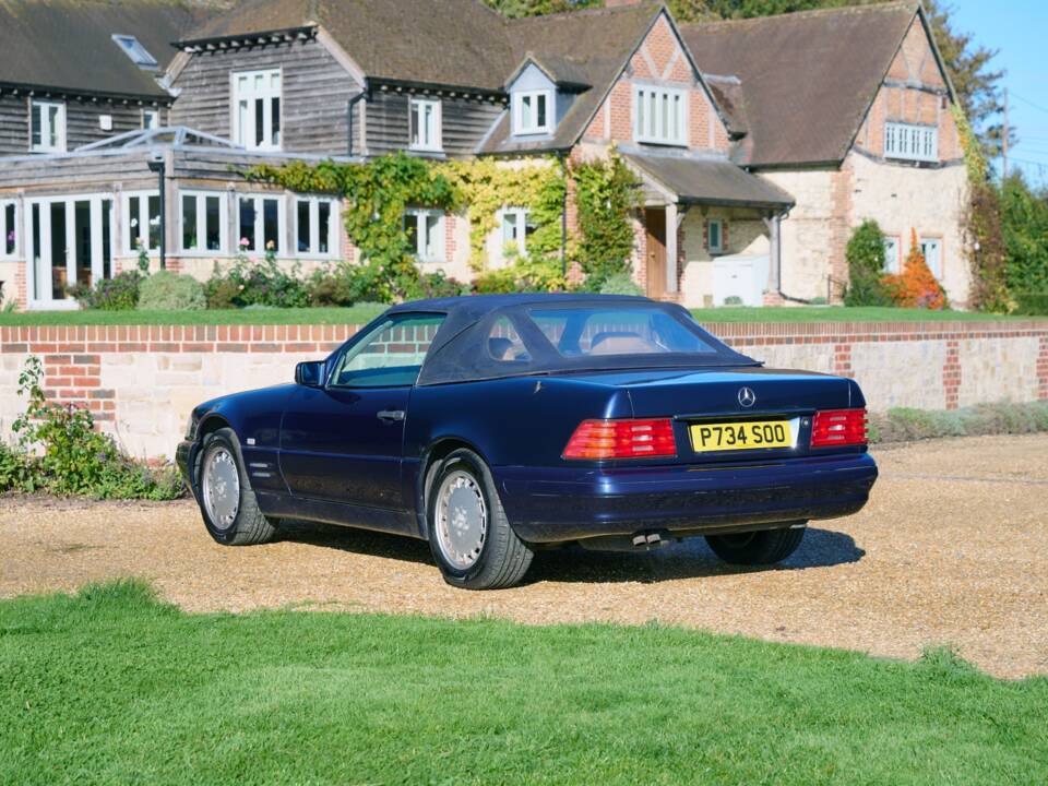 Image 36/50 of Mercedes-Benz SL 280 (1996)
