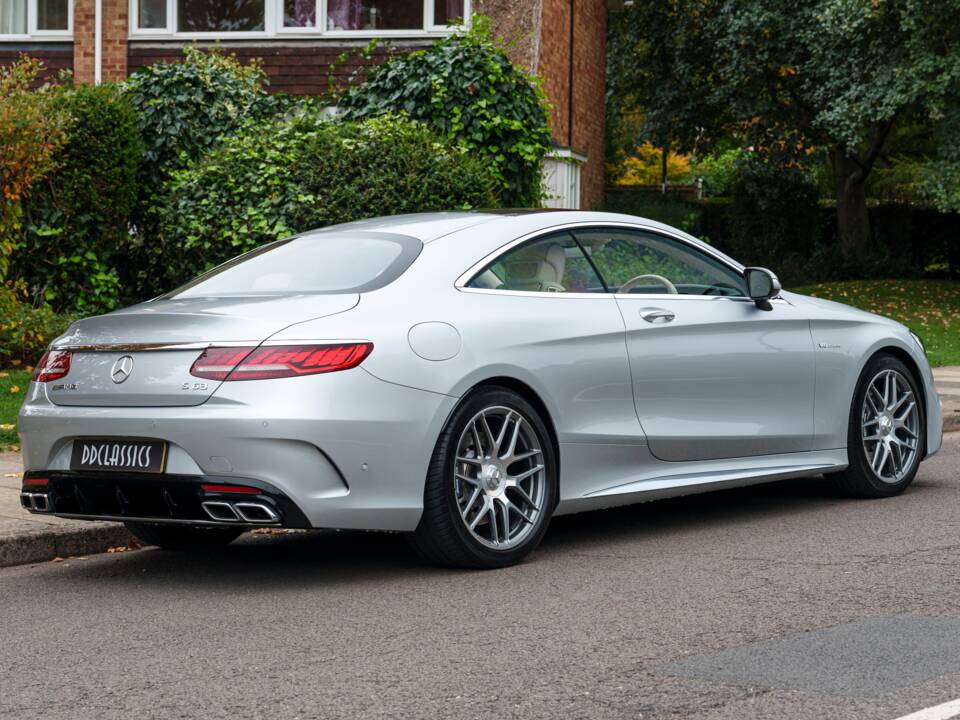 Immagine 3/31 di Mercedes-Benz S 63 AMG S 4MATIC (2019)