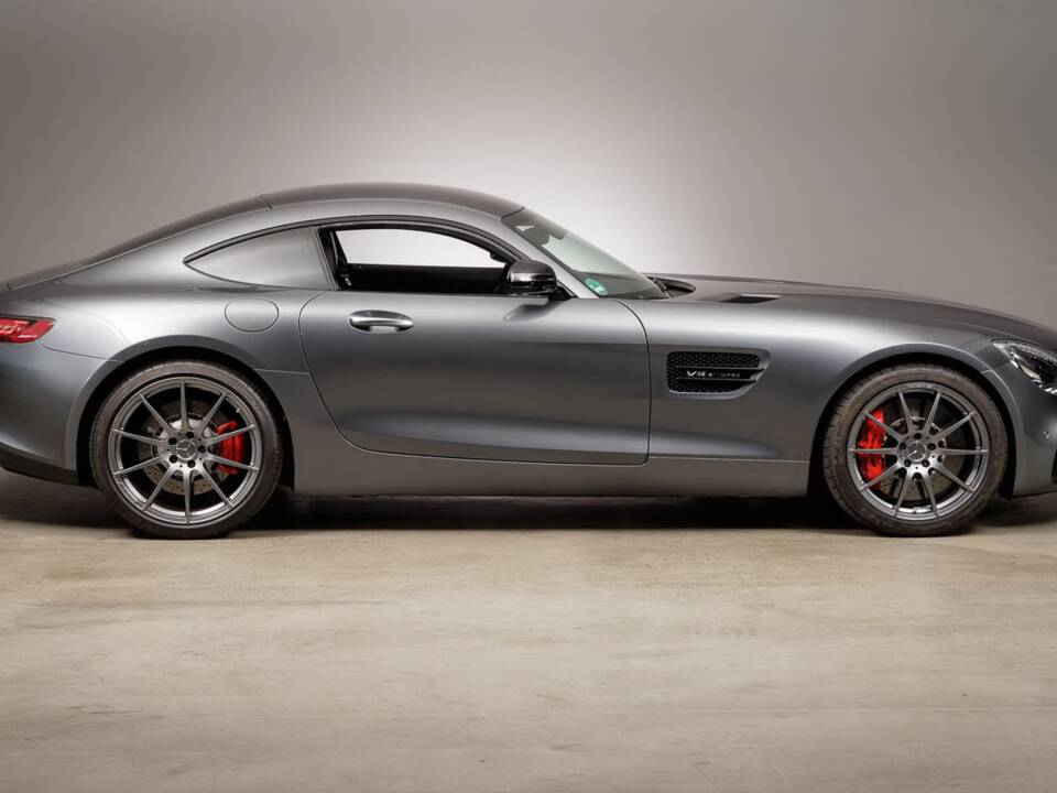 Image 3/29 of Mercedes-AMG GT-S (2015)