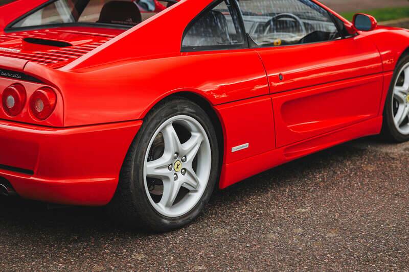 Image 23/50 de Ferrari F 355 Berlinetta (1998)