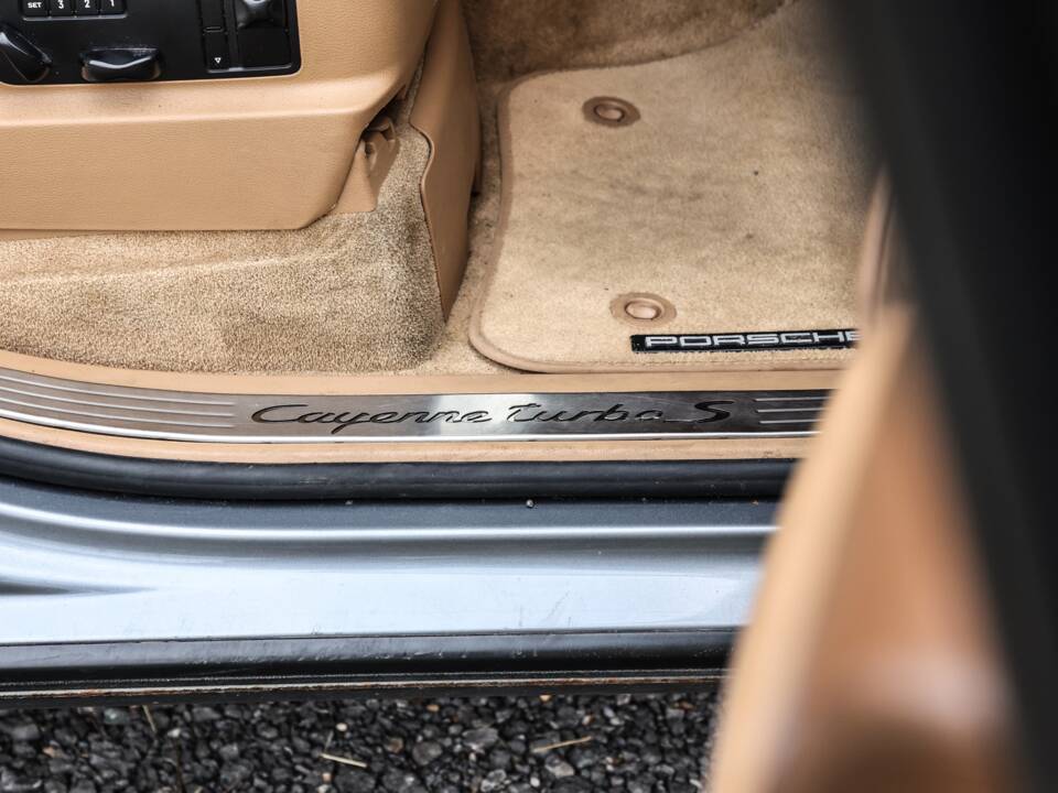 Bild 38/40 von Porsche Cayenne Turbo S (2006)