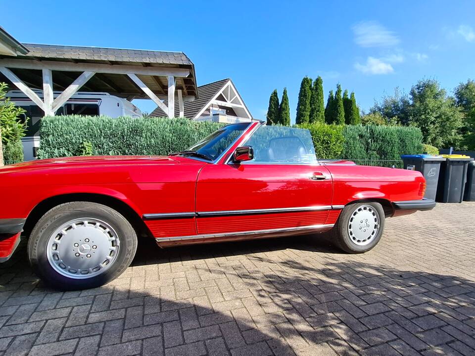 Image 2/13 of Mercedes-Benz 560 SL (1989)