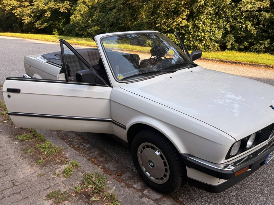 Immagine 11/75 di BMW 320i (1988)