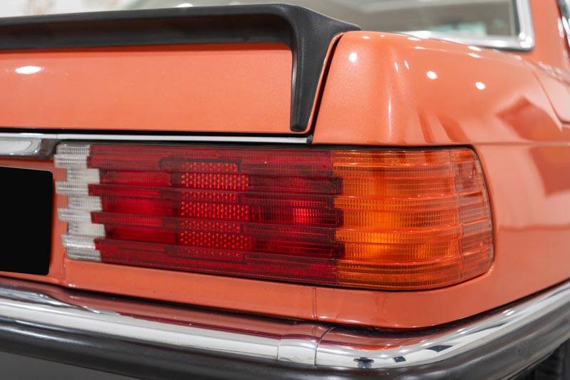 Image 30/89 of Mercedes-Benz 500 SLC (1980)