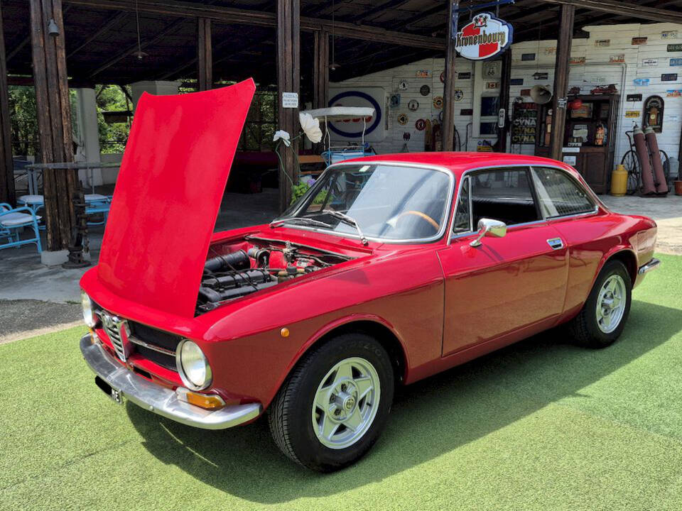 Image 38/50 de Alfa Romeo Giulia GT 1300 Junior (1971)