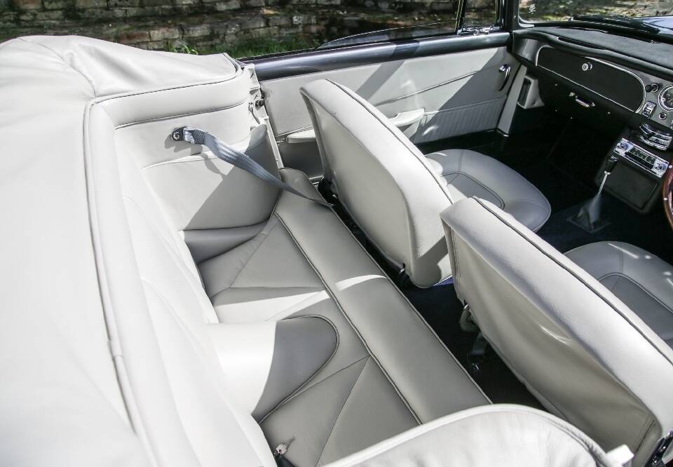 Image 23/30 de Aston Martin DB 6 Volante (1967)