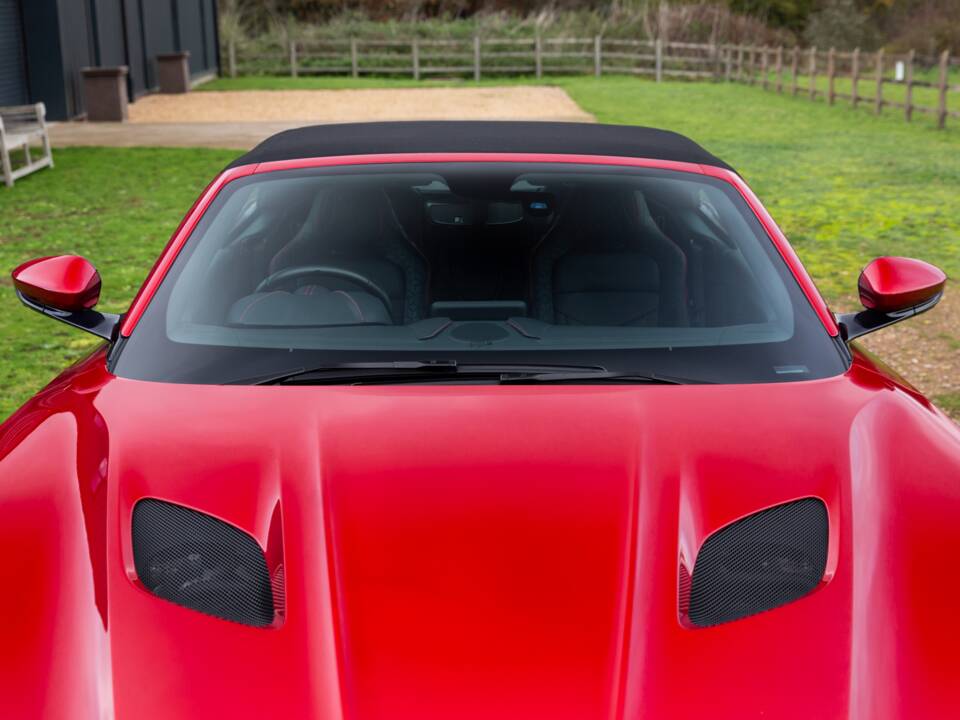 Immagine 23/84 di Aston Martin DBS 770 Ultimate Volante (2023)