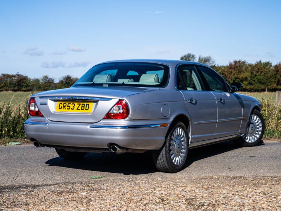 Image 3/50 of Jaguar XJ 8 4.2 (2003)