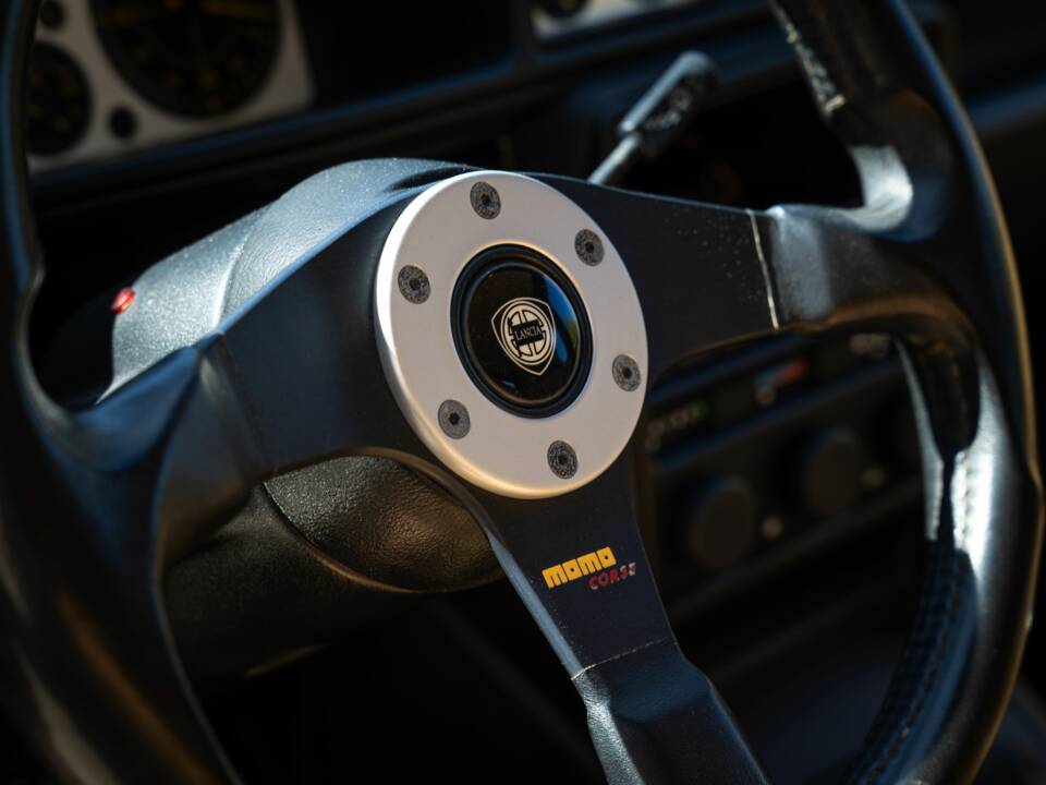 Image 44/63 of Lancia Delta HF Integrale Evoluzione II (1994)