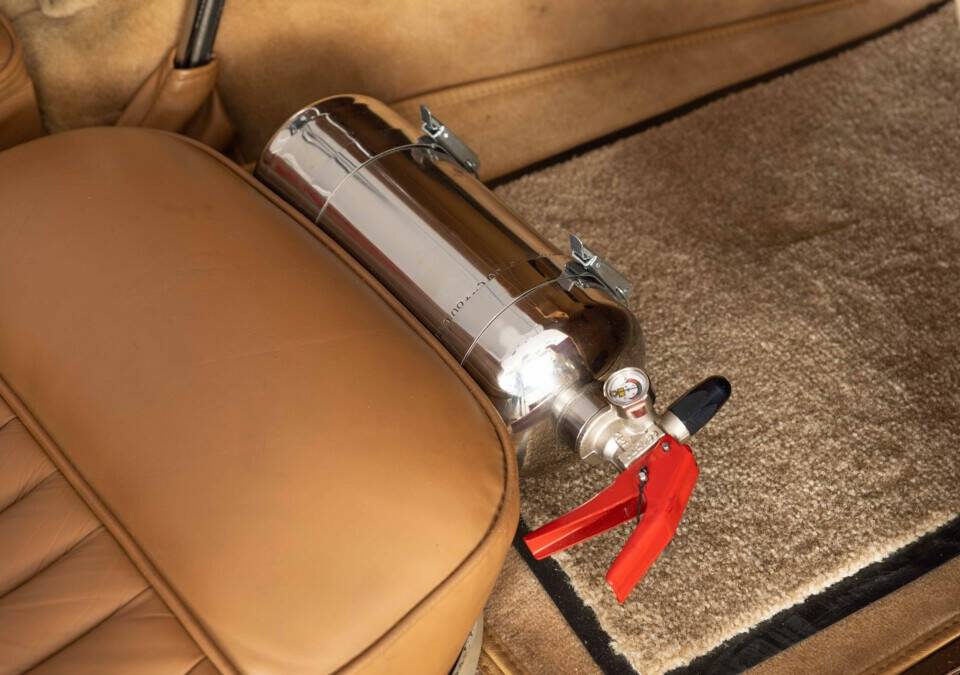 Image 23/30 of Jaguar XK 120 SE OTS (1953)
