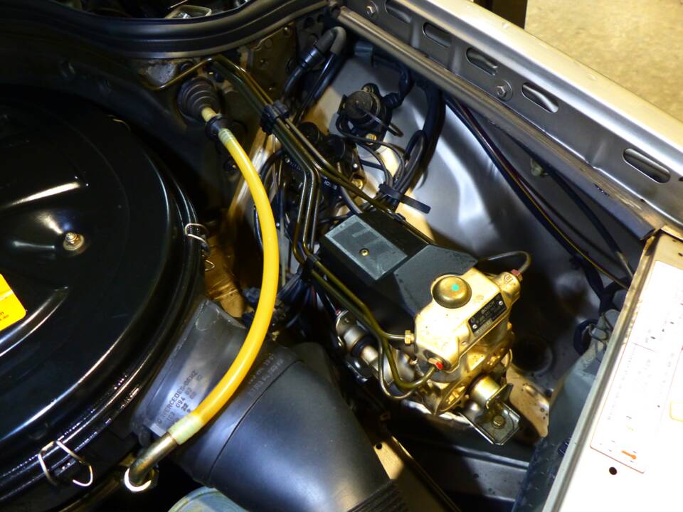 Immagine 71/73 di Mercedes-Benz 300 CE (1991)