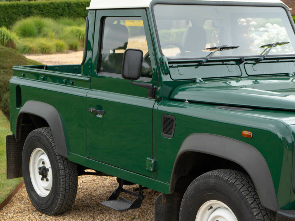 Bild 11/50 von Land Rover Defender 90 Td5 (2006)