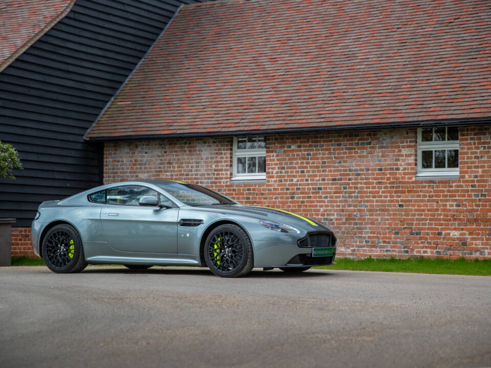 Afbeelding 9/62 van Aston Martin V12 Vantage AMR (2017)