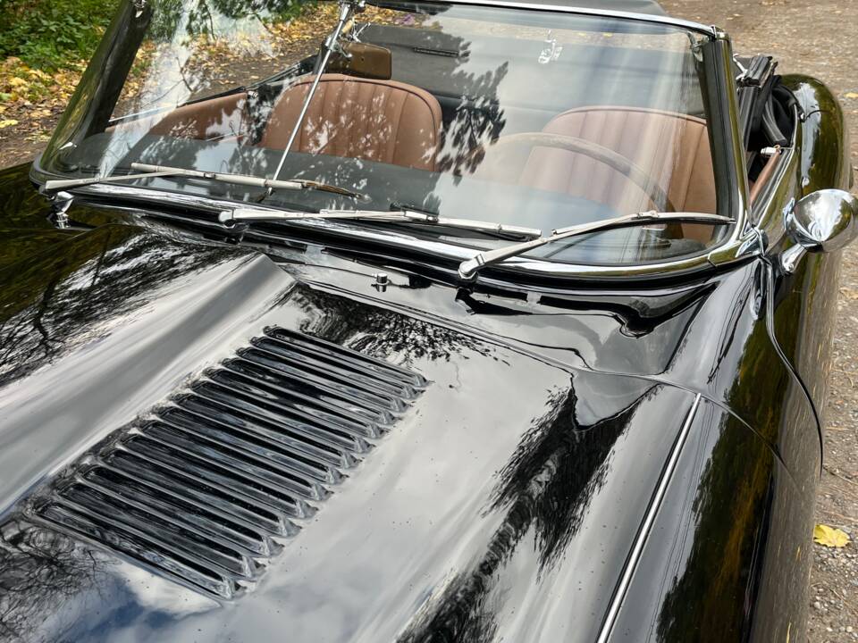 Bild 26/47 von Jaguar E-Type (1968)