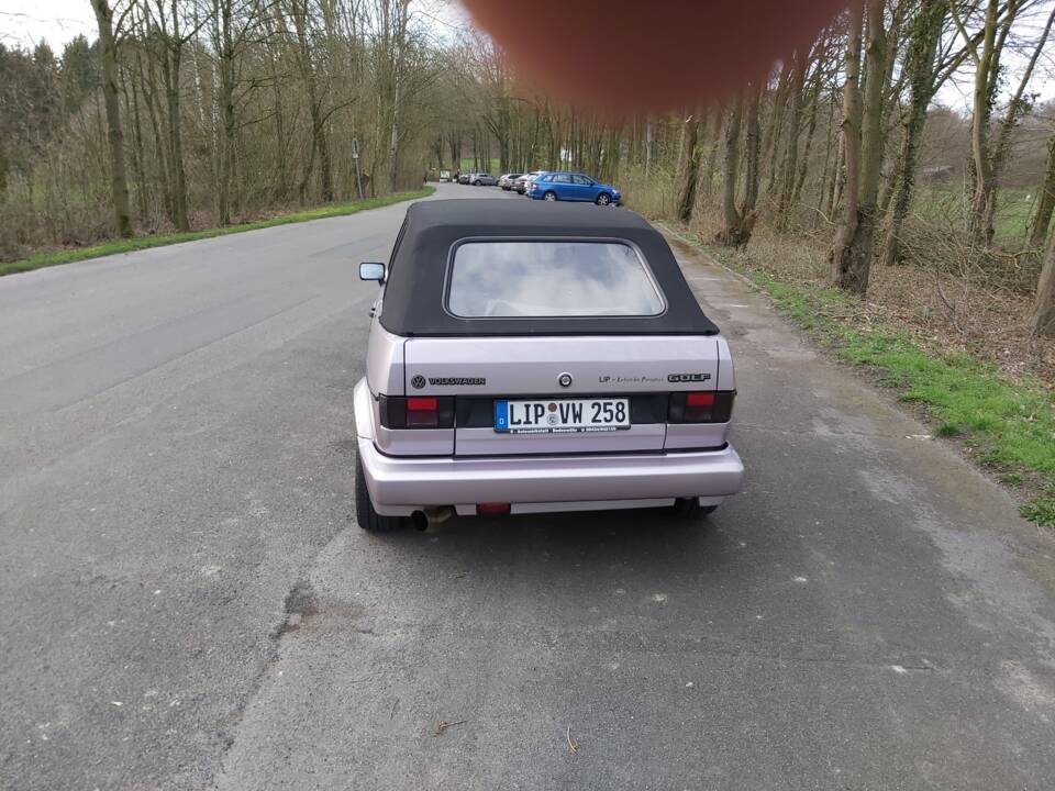 Bild 3/4 von Volkswagen Golf I Cabrio 1.8 (1993)