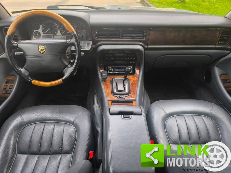 Image 5/10 of Jaguar XJ 6 4.0 Sovereign (1995)
