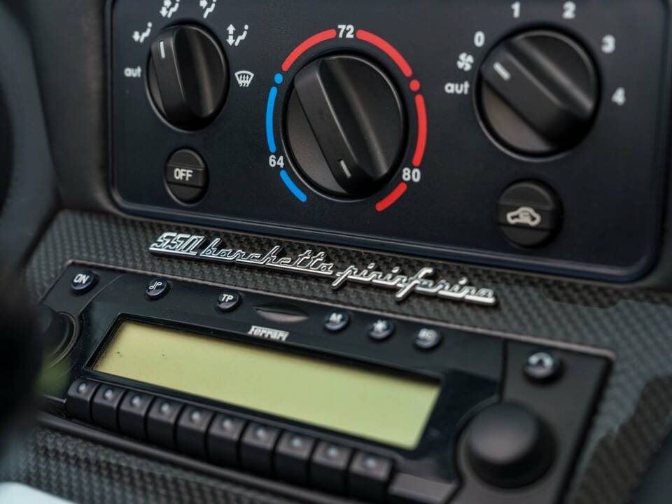 Immagine 24/30 di Ferrari 550 Barchetta (2001)