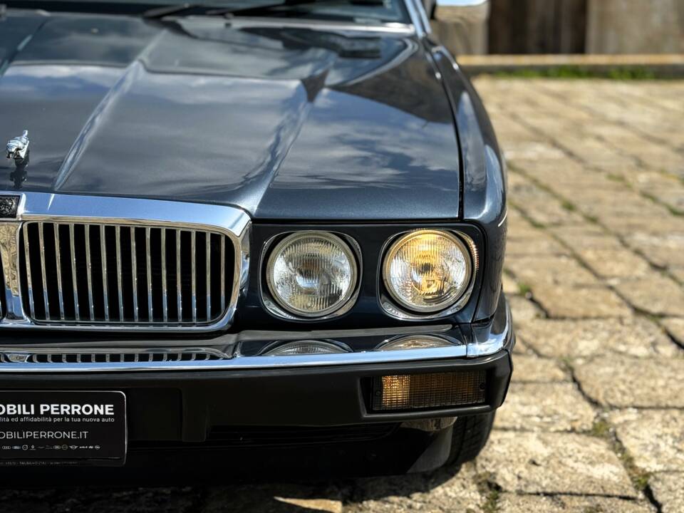 Imagen 11/33 de Jaguar XJ6 3.2 (1990)