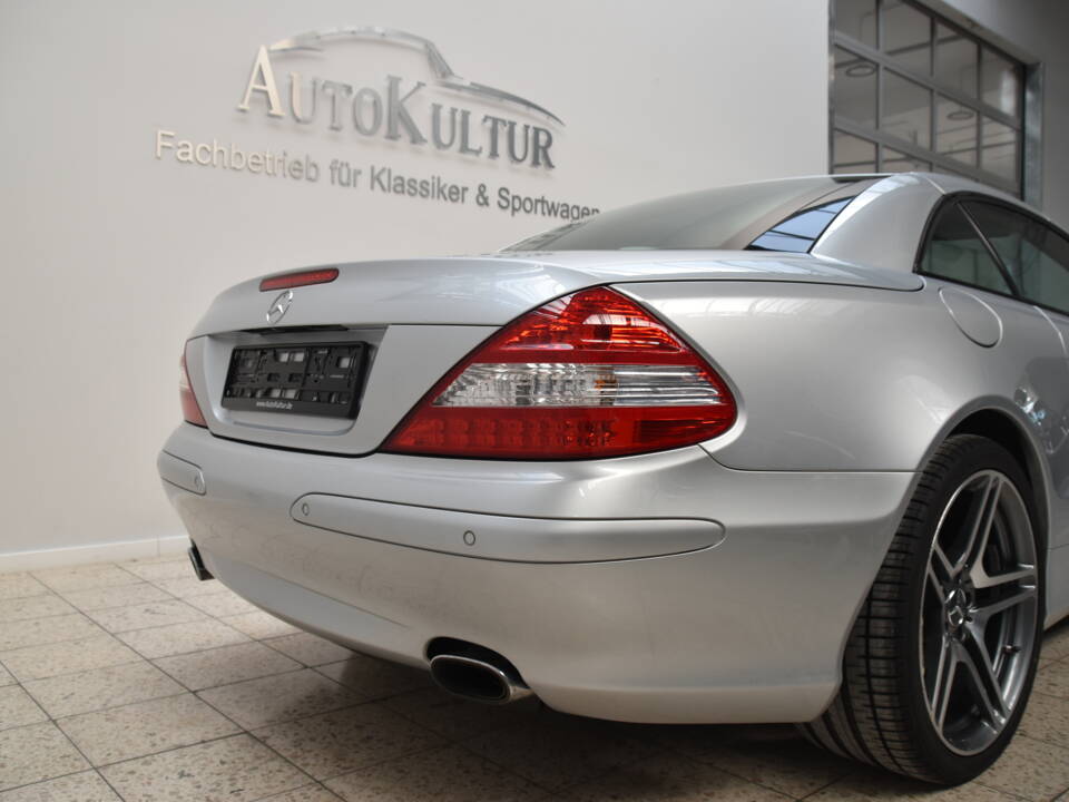 Image 5/30 of Mercedes-Benz SL 500 (2006)