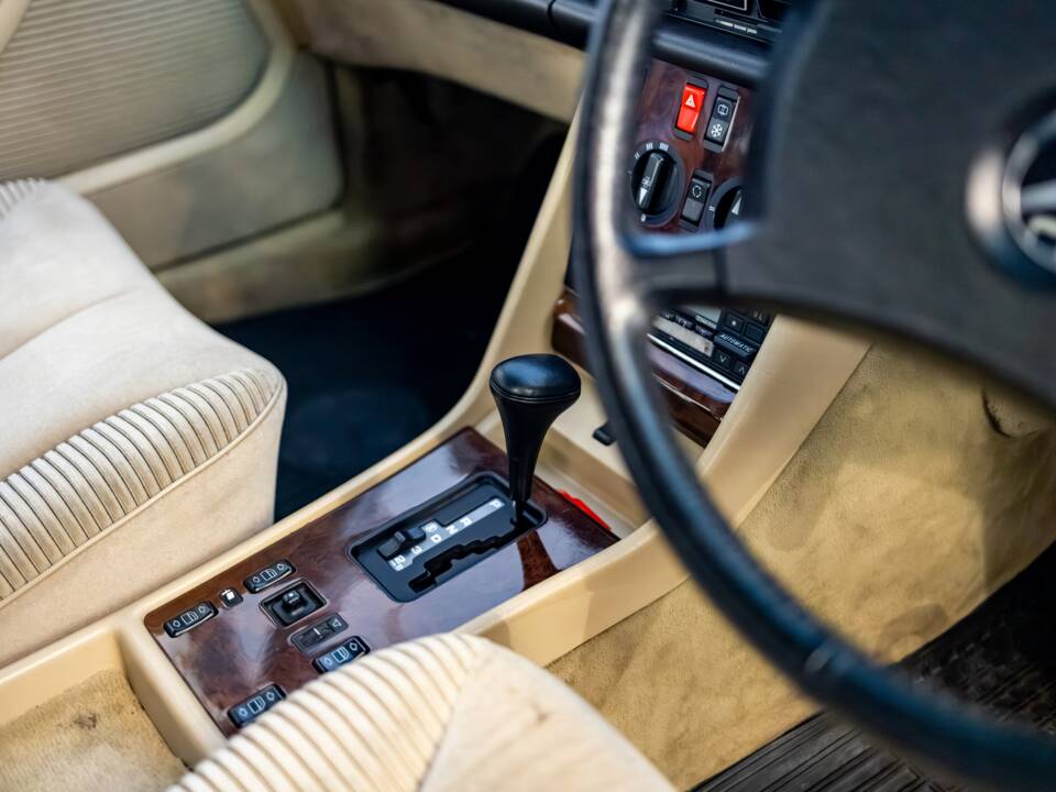 Bild 17/49 von Mercedes-Benz 560 SEL (1986)