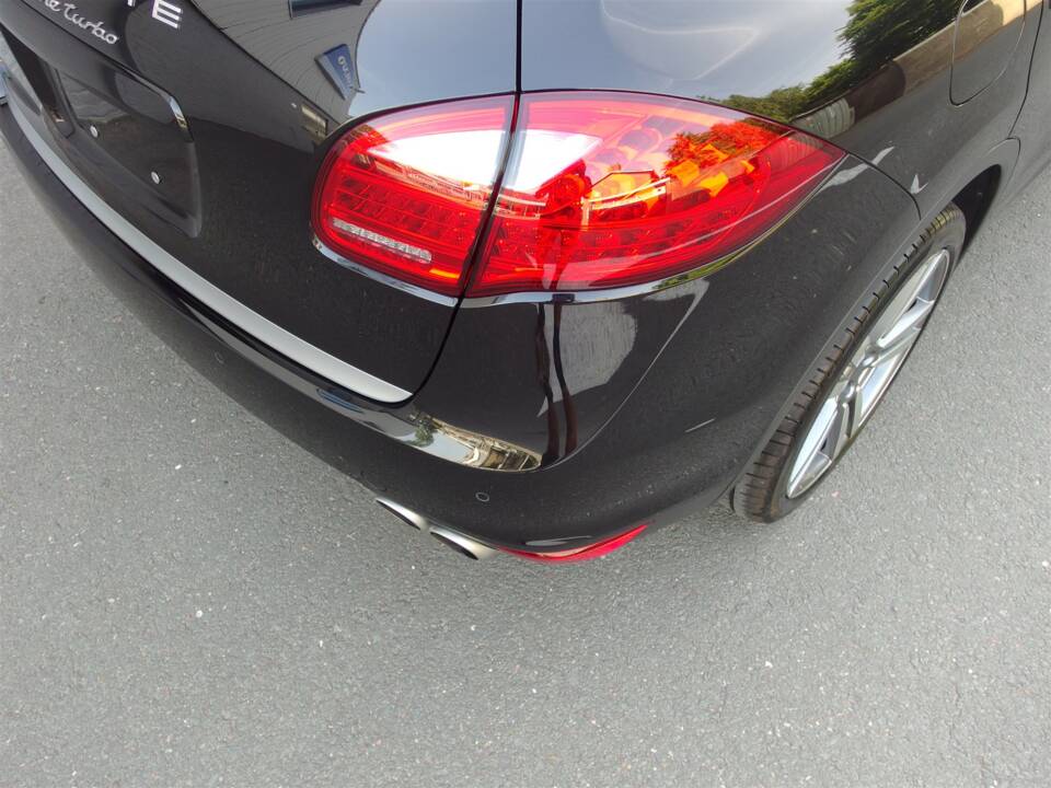 Bild 35/98 von Porsche Cayenne Turbo (2010)