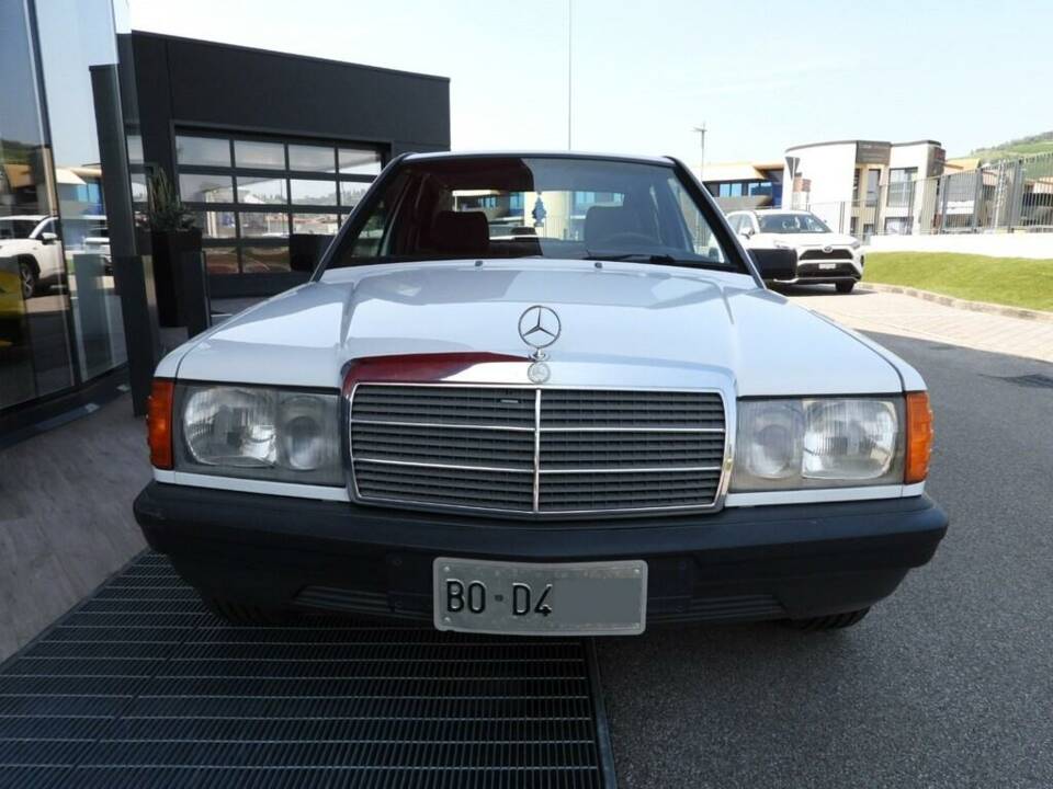 Bild 2/15 von Mercedes-Benz 190 E (1988)