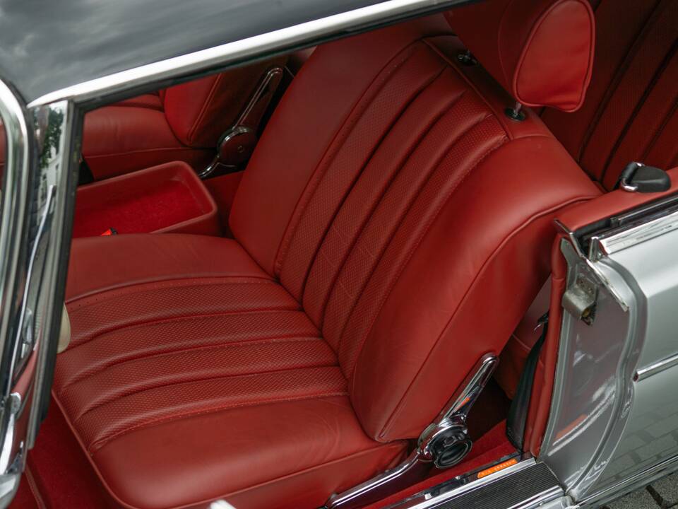 Image 44/95 of Mercedes-Benz 280 SE 3,5 (1970)