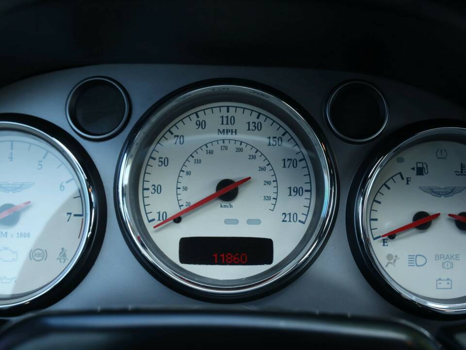 Afbeelding 11/50 van Aston Martin V12 Vanquish (2003)