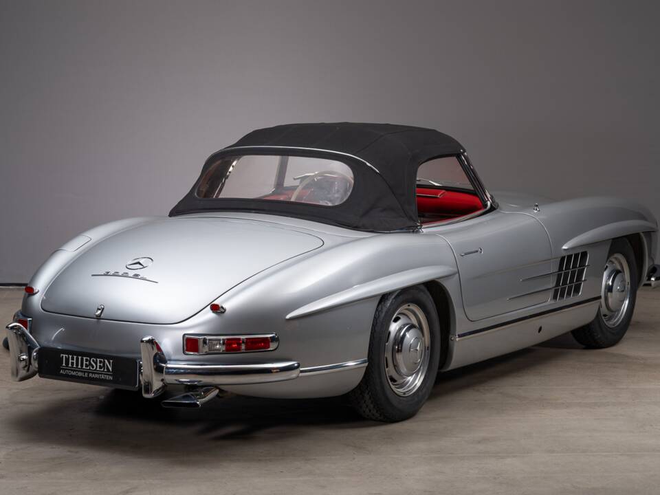 Image 19/47 of Mercedes-Benz 300 SL Roadster (1963)