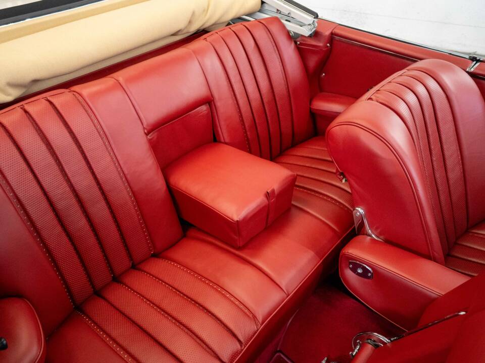 Image 18/37 of Mercedes-Benz 250 SE (1966)