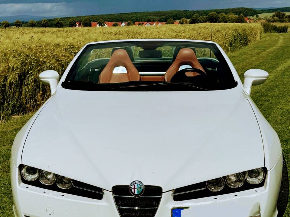 Image 1/13 de Alfa Romeo Spider 2.4 JTDM (2008)